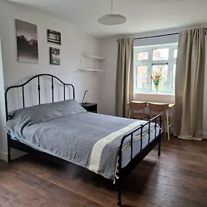https://brand-new-double-bedroom-5-min-to-central-line-sharing.brighton-hotels-england.com